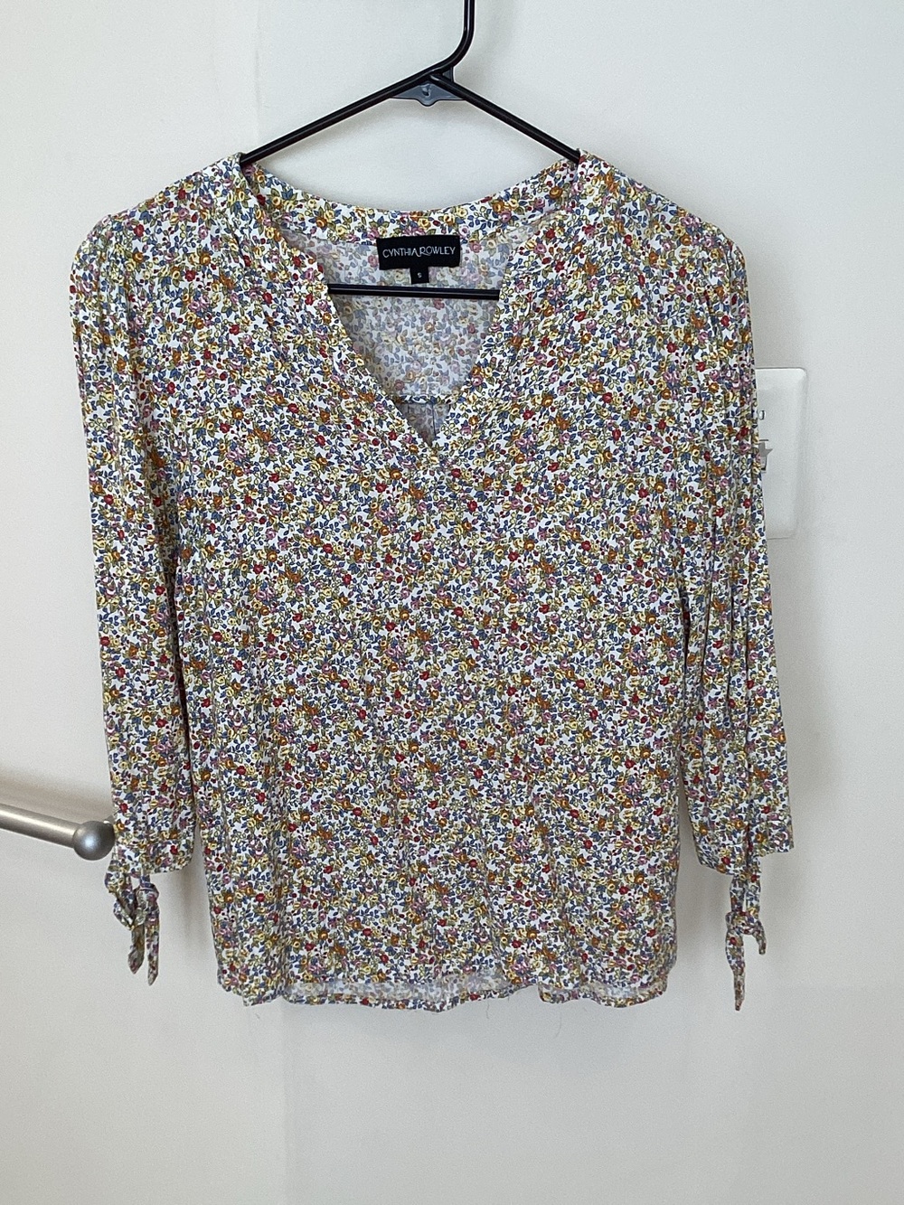 Cynthia Rowley Multicolor Floral V-Neck Tie-Cuff Blouse